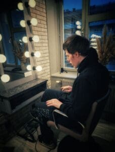 Received 649483930197899